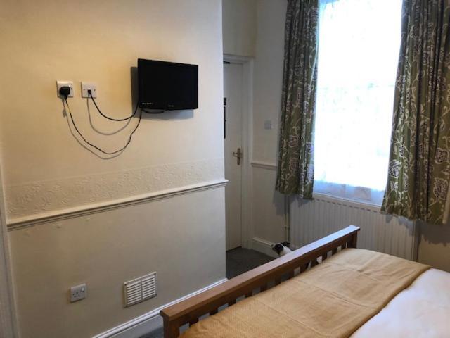 Baker Arms Hotel Хертфорд Екстериор снимка