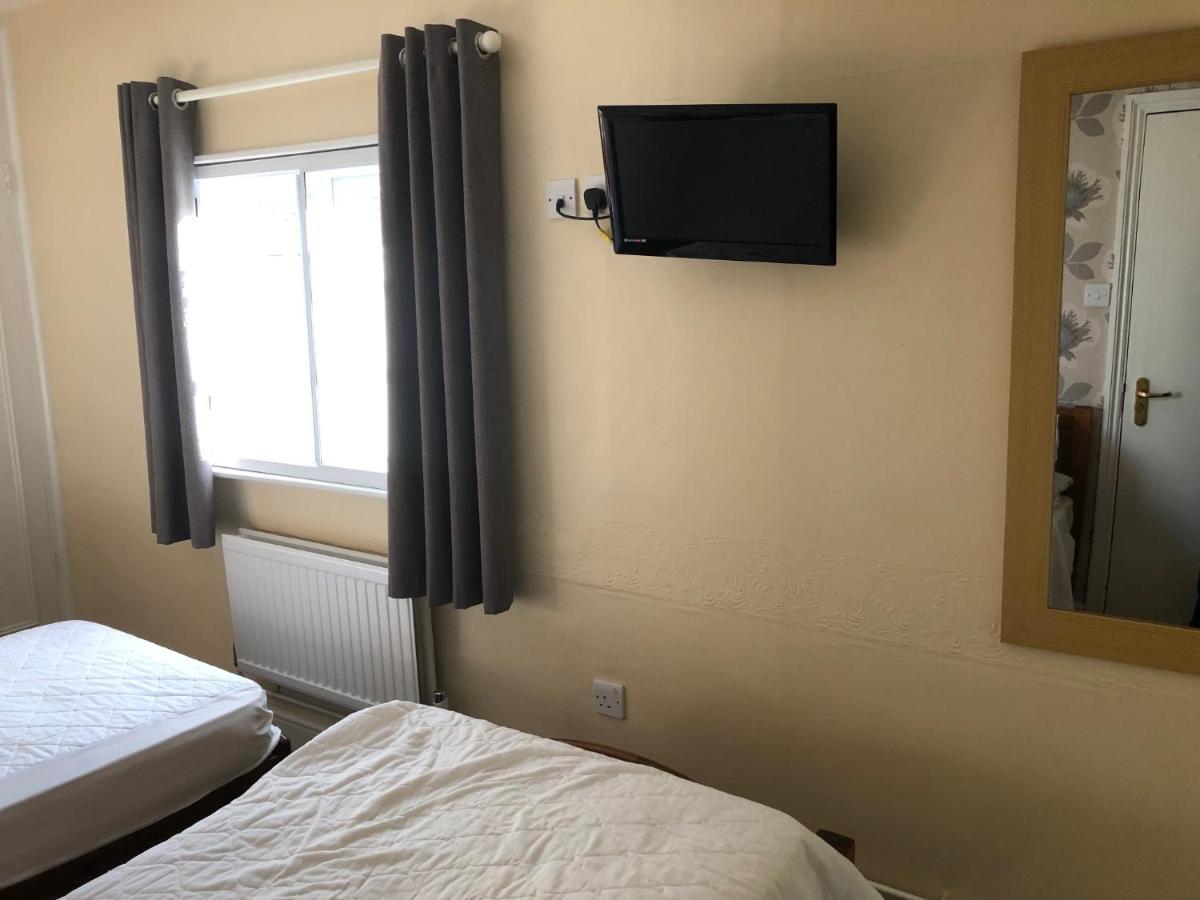 Baker Arms Hotel Хертфорд Екстериор снимка
