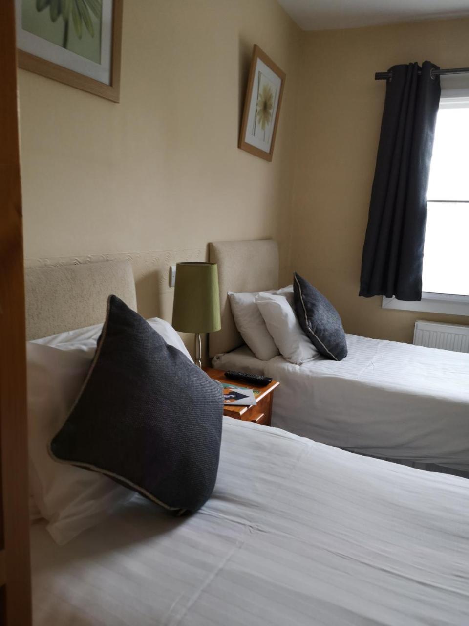 Baker Arms Hotel Хертфорд Екстериор снимка